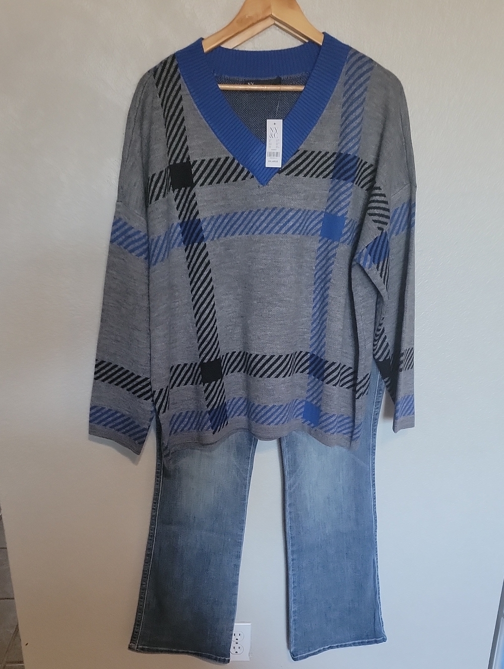 New York & Company Gray V-Neck Plaid Sweater with Blue Accents
